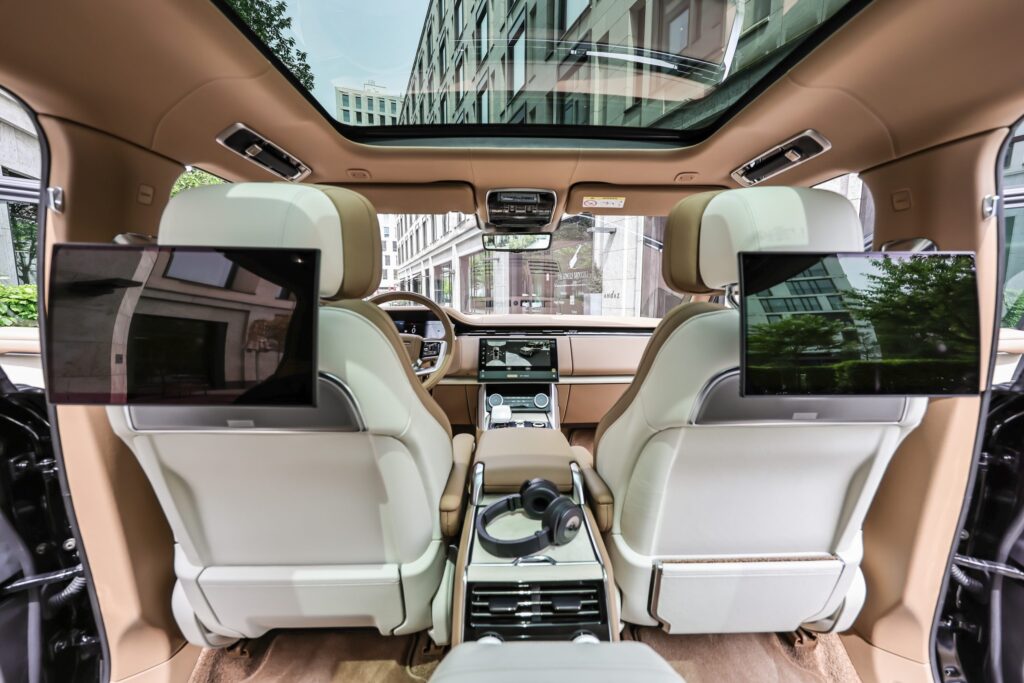 Range Rover SV Interior 6
