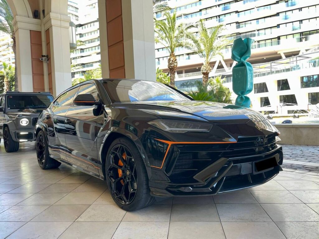 Lamborghini Urus Performante Black Front 2
