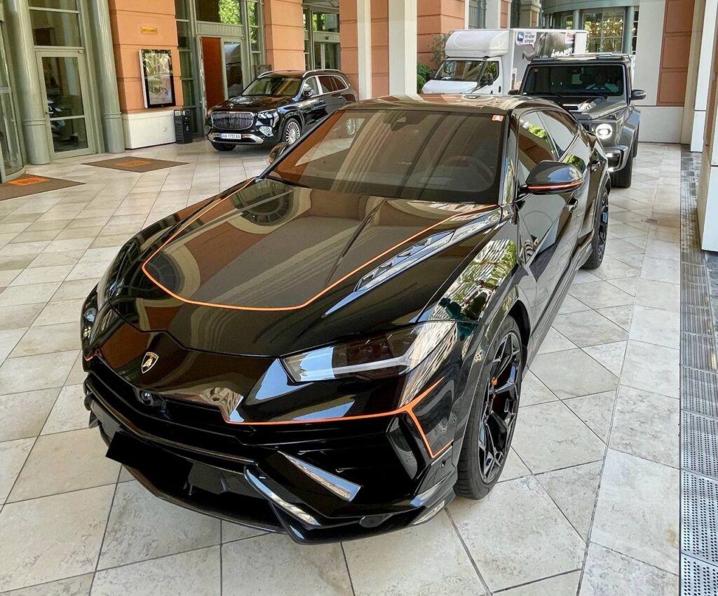 Lamborghini Urus Performante Black Front 3