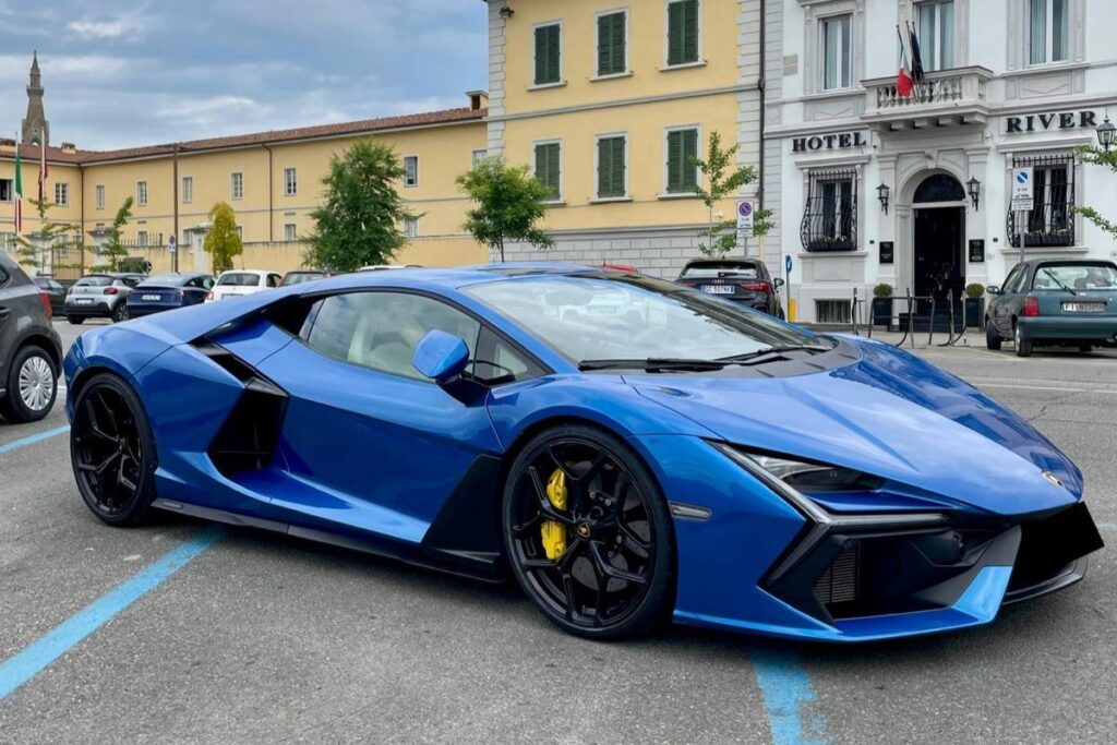 Revuelto Blue Front