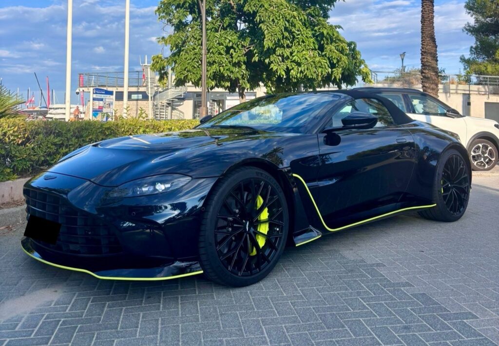 Aston Martin V12 Vantage Roadster Front 3