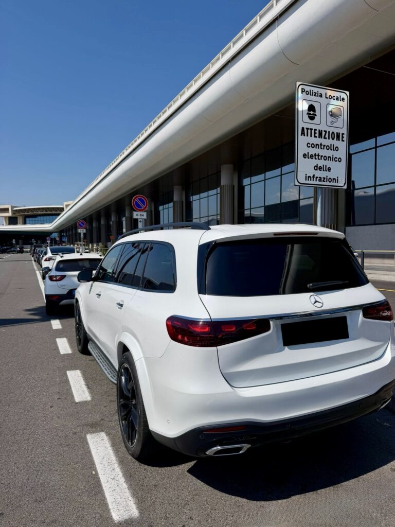 Mercedes-Benz GLS Airport 2