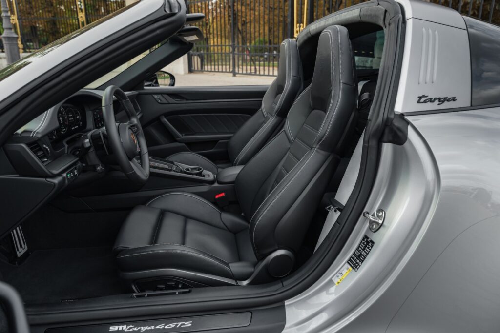 Porsche 911 Targa 4 GTS 992.2 Interior 4