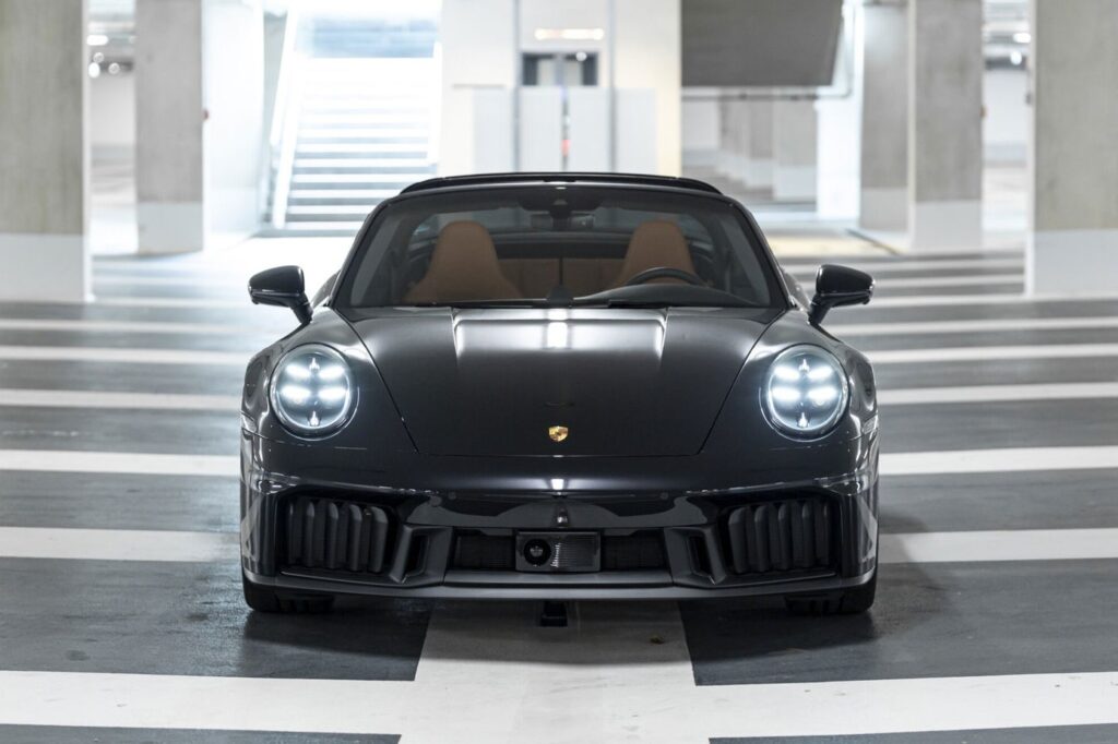 Porsche 911 Targa 4 GTS Black 992.2 Front 2